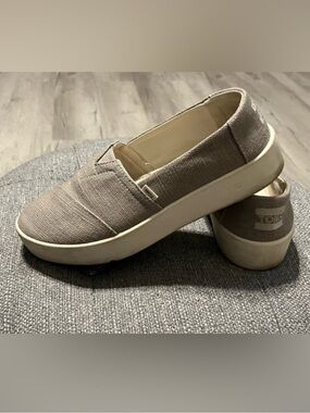TOMS SHOES gray slip on shoes